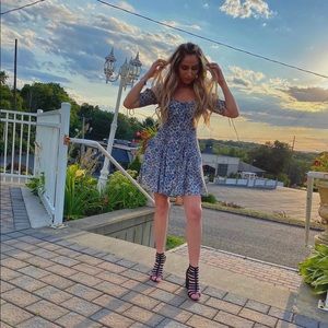 Meet your Posher, Xhensila